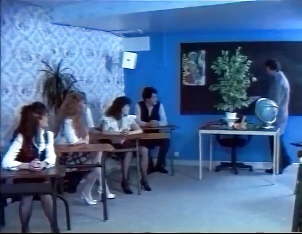 Prelepe studentkinje se jebu i facializuju