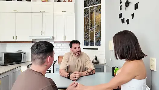 Fantasi istri hot tentang kontol besar sahabatku! CUCKOLD
