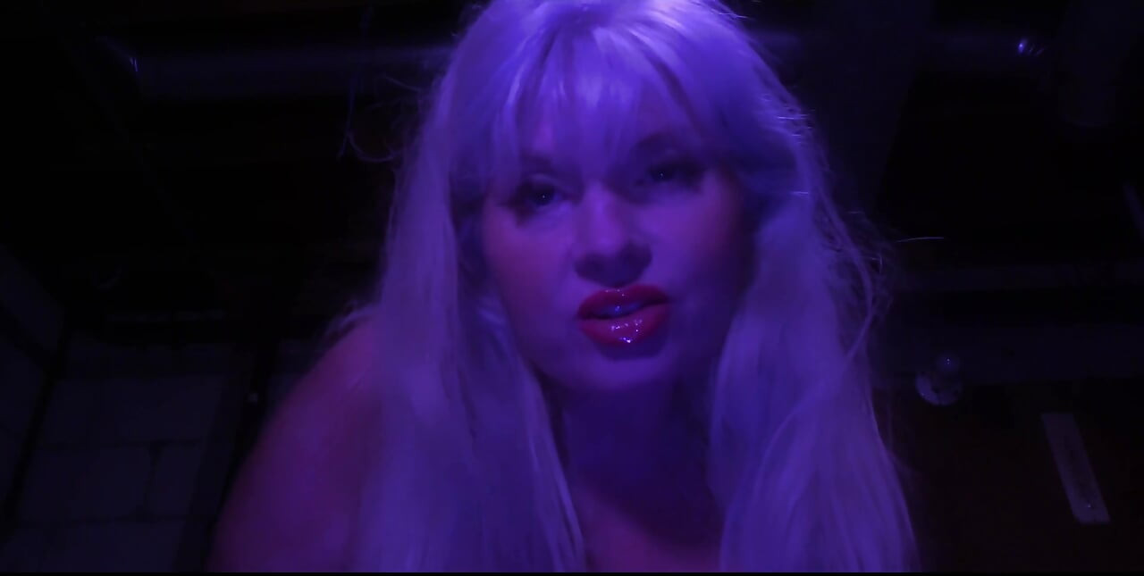 Ragazzo nel seminterrato