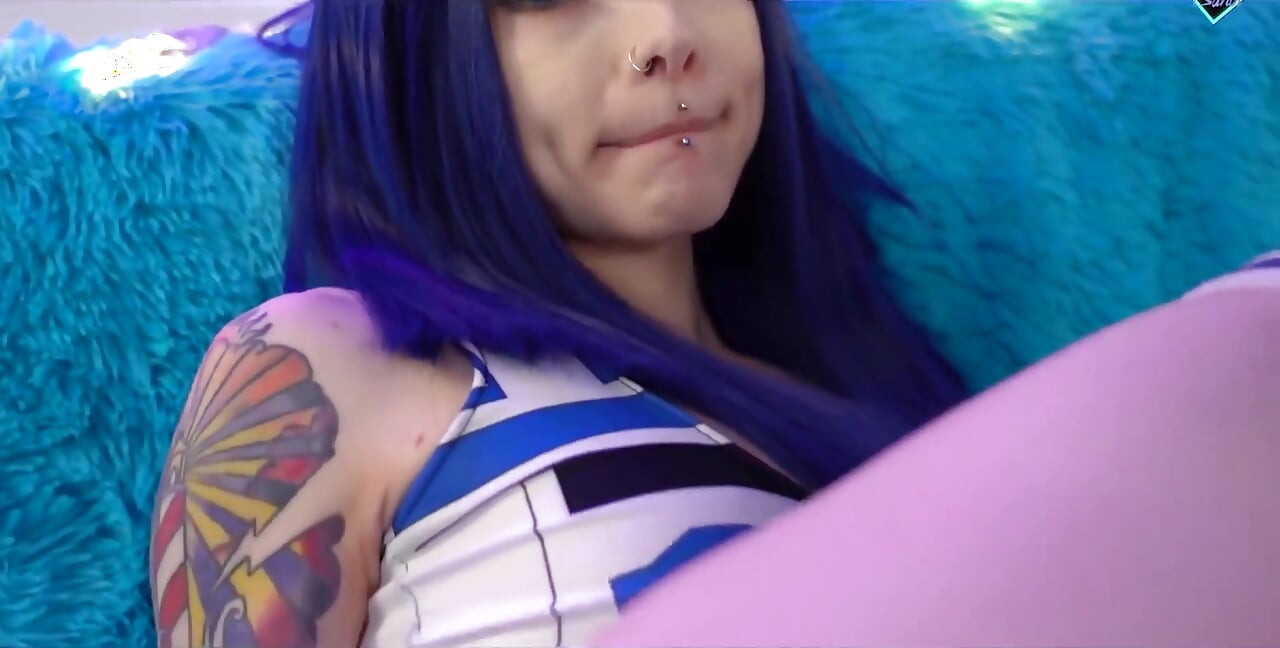 R2d2 s’exhibe et baise son petit cul Karneli Bandi