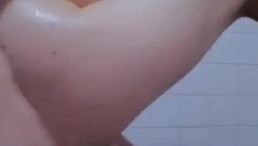 Playing with Dulceivanka in the bathroom