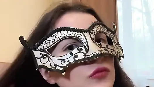 Русская Разговорчивая Милашка В Чулках И На Каблуках Танцует Стриптиз