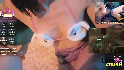 Gamerin in Netzstrümpfen Geht Auf Die Knie