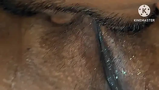 YENGENIN SULU VE KıLLı AMCıK DUDAKLARı EMIYOR VE YALıYOR