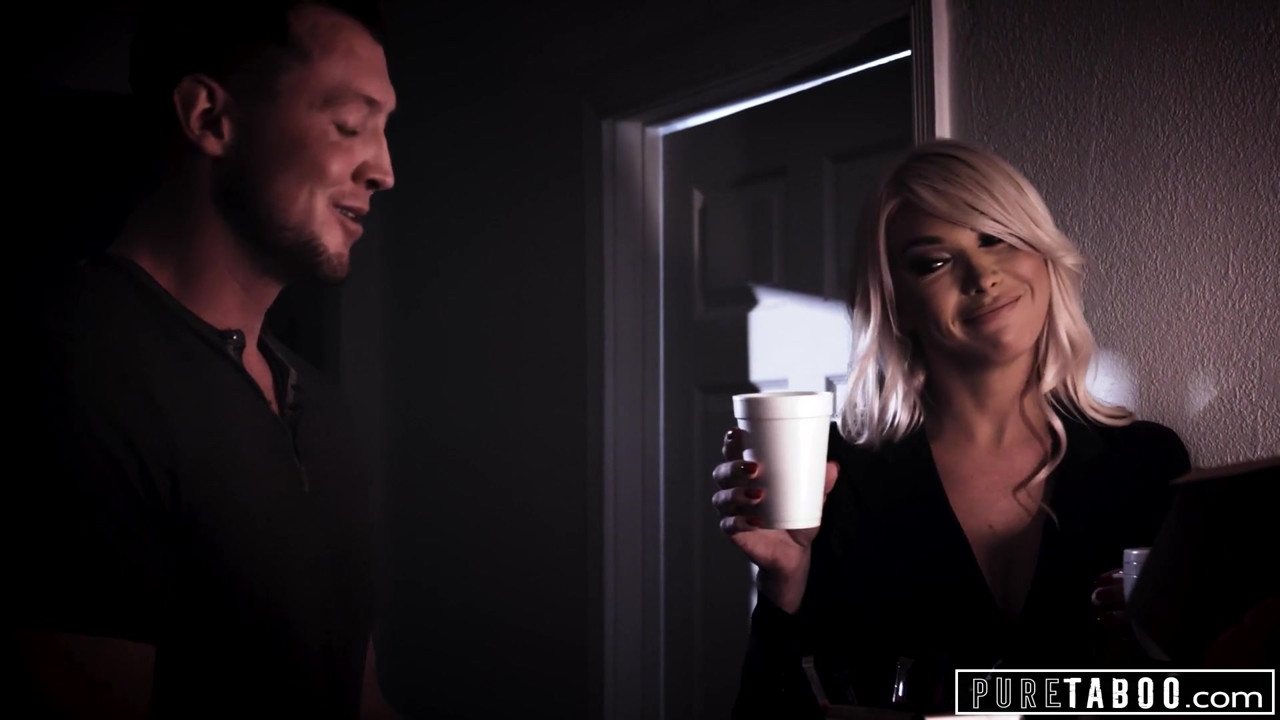 純粋なタブー、セクシートランスガールが悲しみの男をやる