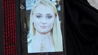 Cumtribute pour Sophie Turner - charge énorme