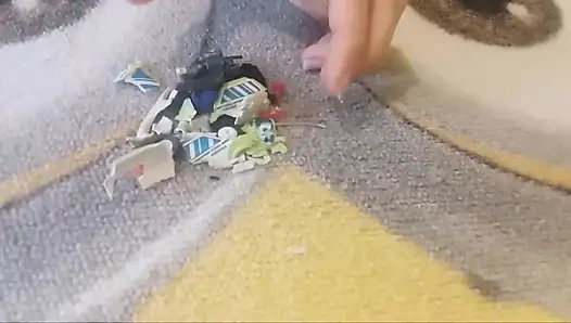 Eine wunderschöne, aber sadistische riesin .. Maschinen haben keine Hoffnung, gerettet zu werden