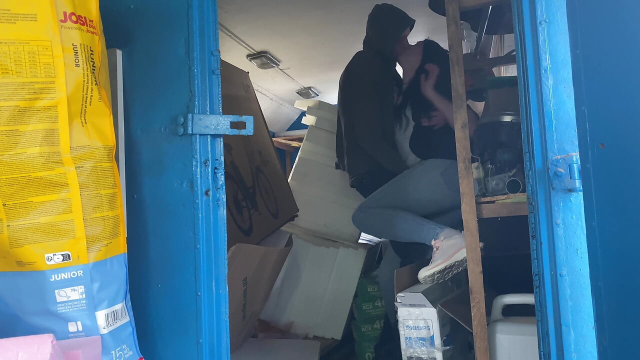 A warehouse worker fucked the manager hard right there on the boxes and put her in her place