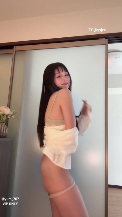 Fată frumoasă care dansează | Clipul 1