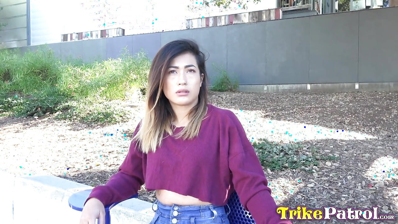 Filipina bertato tersedak kontol putih