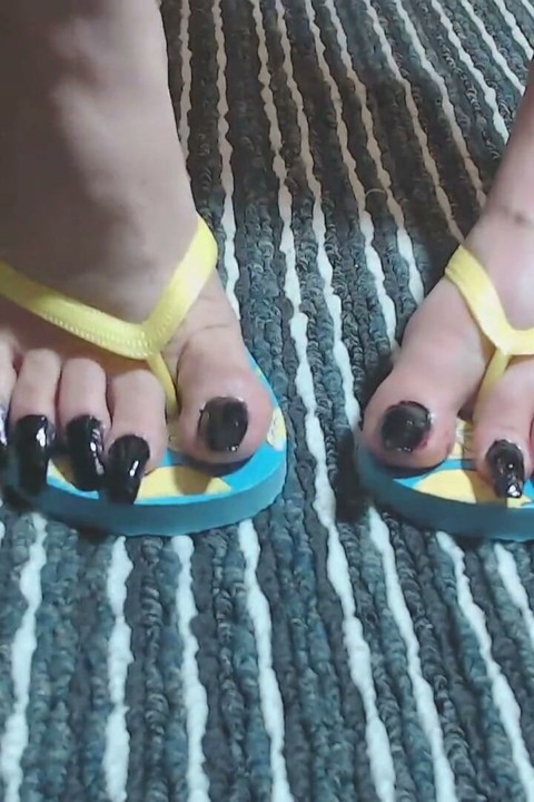 Lemon blue flip flops super long nails