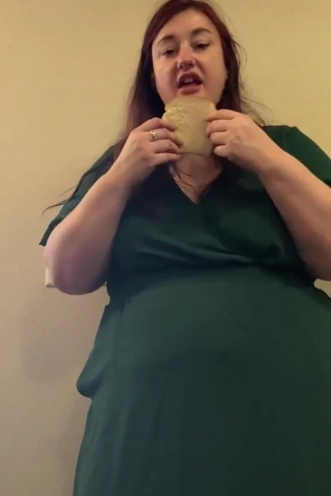 胖美女在你的面包上放屁 第一人称视角屁股面包味道由Bella Blast注入