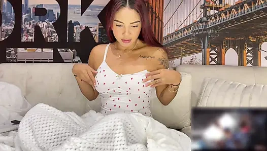 Saya Mengalami Orgasme Besar Menonton Hentai - Allison Sweet