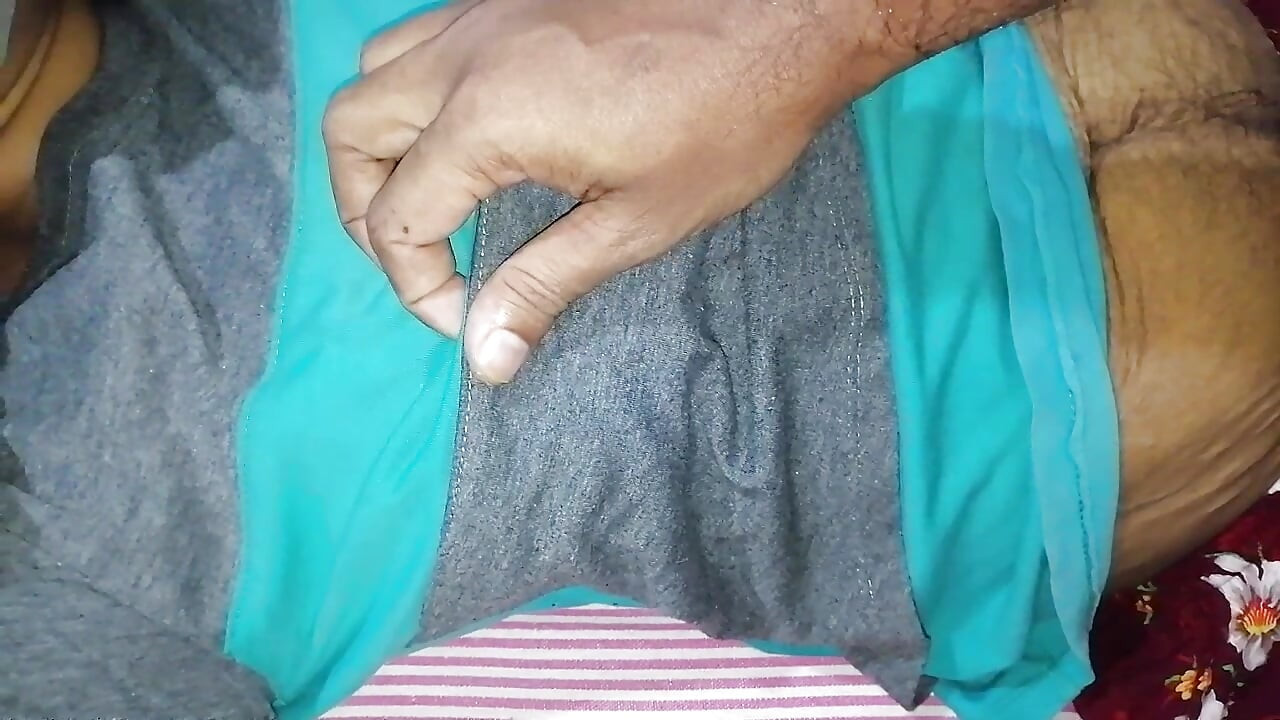 Peluda buceta indiana menina menina corpo provocação