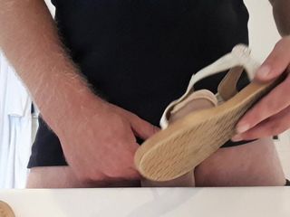 Shoejob mit Nylon auf Schwanz
