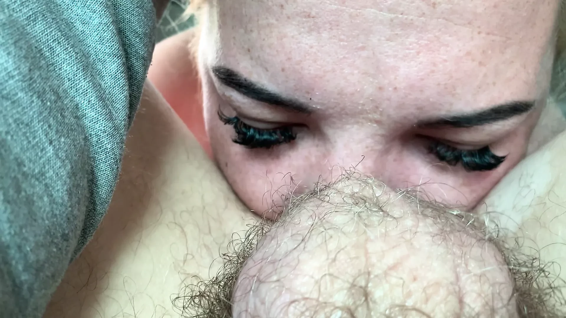 Blowjob Lithuania di dalam kereta (2)
