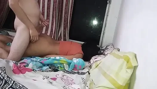 Ibu tiriku mergokin kami lagi ngentot waktu pacarku udah ngasih aku susunya