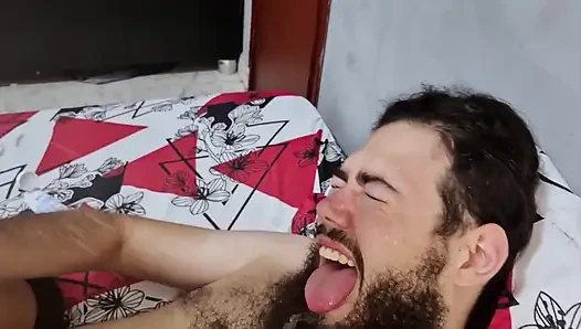 Mereka mengeluarkan susu dari payudara saya dan dia mengisap semuanya