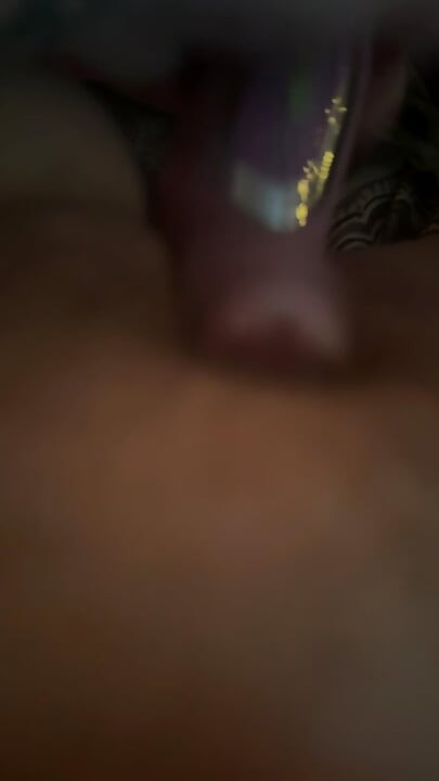 At skubbe en dildo ind i min fede stramme fisse