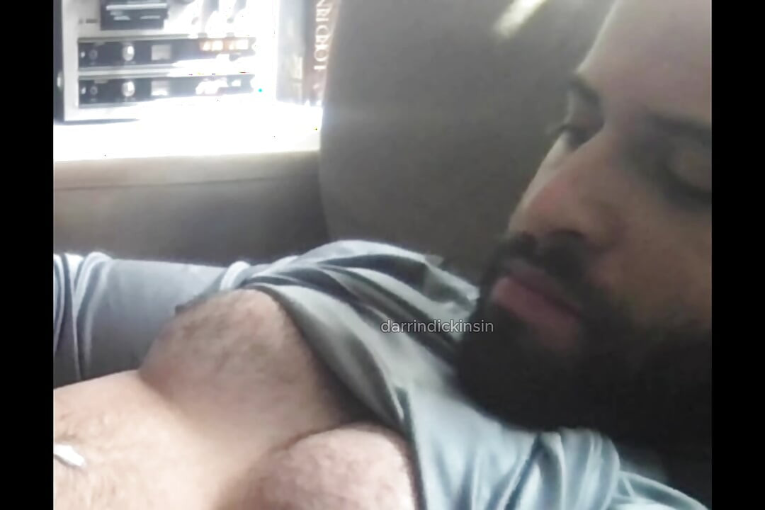 Crot sperma hangat di sofa