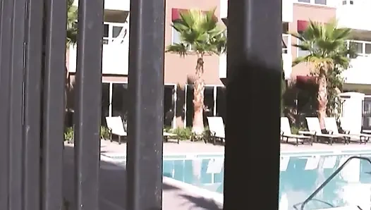 Booty Workoutscene-2_blonde büyük götlü orta yaşlı seksi kadın spor salonunda bağlıyken sert sikiliyor