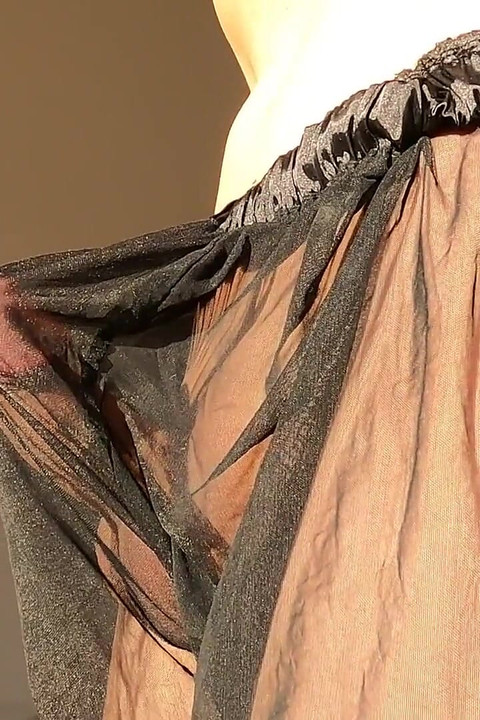 透明なボクサーパンツの中で、自分に触れずに射精します。