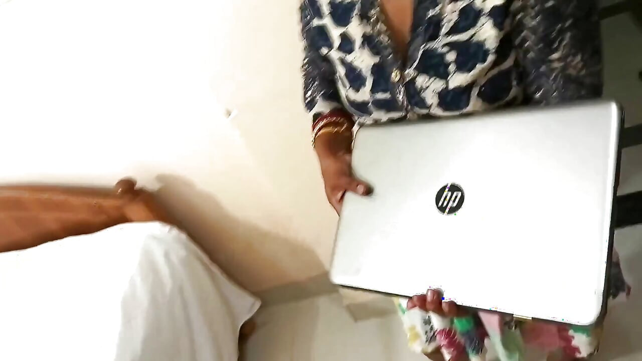 Belleza india profesora Anita apretadas mamadas con chorros hardcore en sexo dentro del coño sexy con amigo
