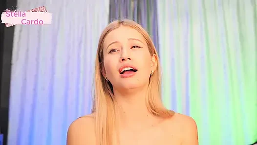 Stella Cardo и ее сиськи крупным планом