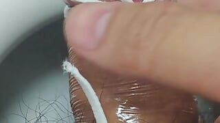 Use straps to tie my cock and ejaculate in the condom (please like me, if you want to be seen by more people, please see the det