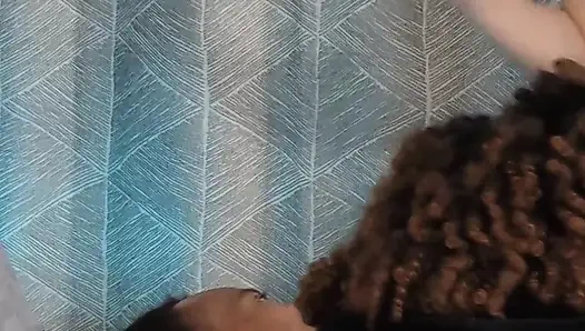 Грудастую толстушку-курьерку соблазнила пара