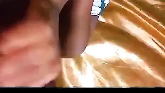 Chidinma lagi asik masturbasi dan nyepong kontolku sampai aku crot di mulutnya