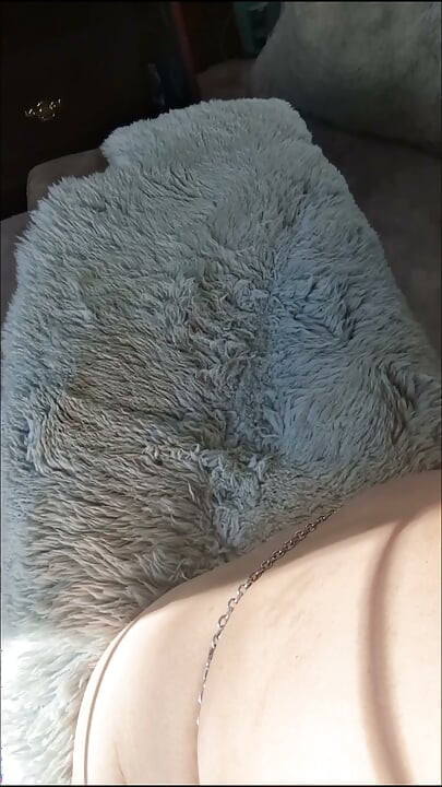 Tôi đã có 4 cơn cực khoái 4 giờ trước video này. Lồn lông của tôi nhạy cảm đến mức tôi đã có những cơn cực khoái mãnh liệt nhất khi tạo ra video này!
