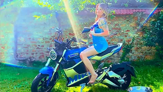 Motorcycle Pussy Rub Wet Tease & Orgasm