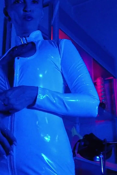 Tanrıça eva lateks domina kadın egemenliği solo fetiş oyuncakları bdsm topuklu ayakkabılar pvc büyük götlü orta yaşlı seksi kadın