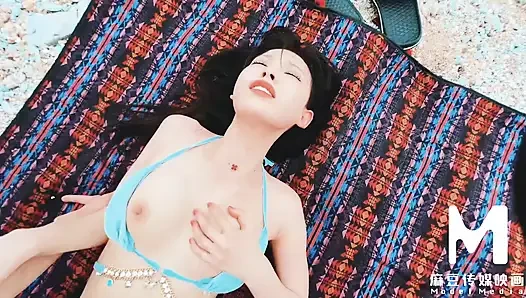 Modelmedia asia - kız arkadaşıyla plajda bikinili halka açık seks
