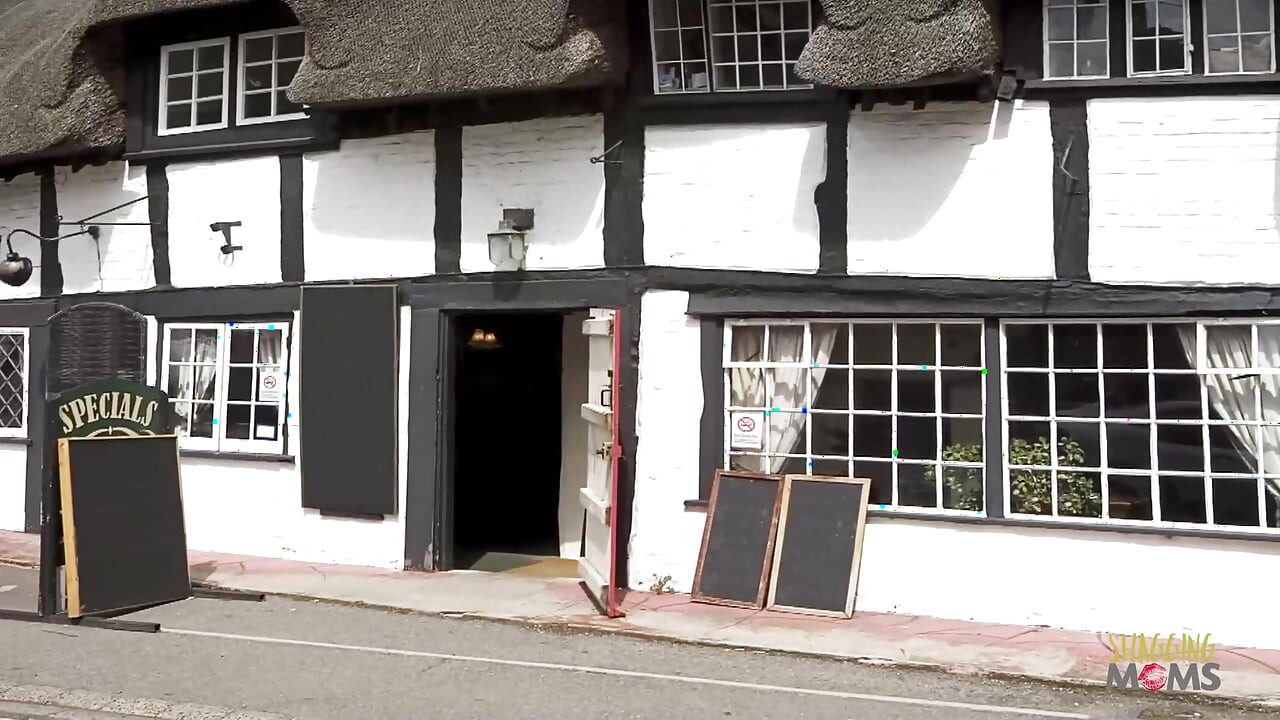 Η Stacey Saran γιορτάζει την ημέρα της ανεξαρτησίας κάνοντας ομαδικό σεξ με φίλους