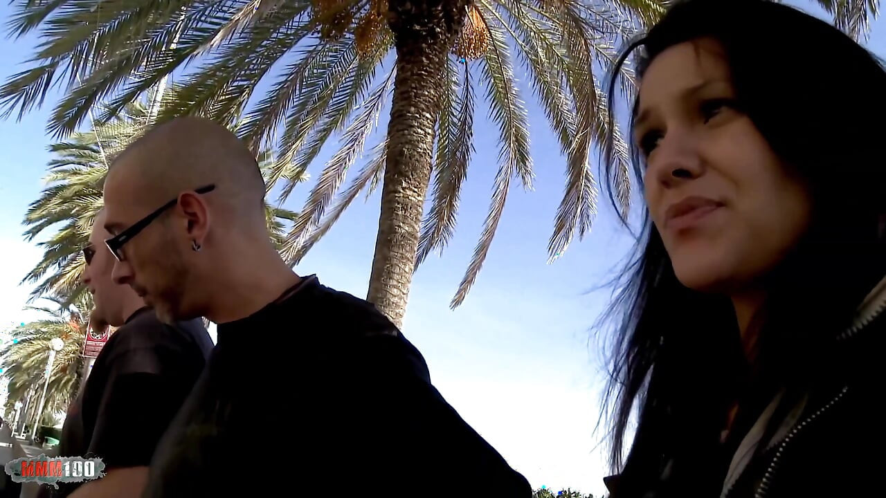 إيفا برشلونة: اللاتينية الفاتنة إيفا برشلونة مارس الجنس على الشاطئ