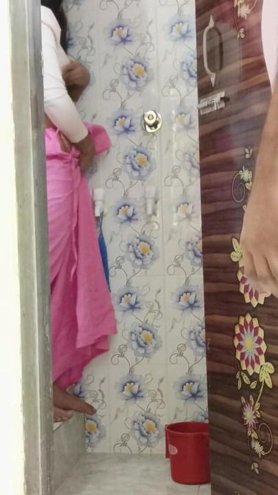 Toady I fuck my hot aunty in the bathroom bangla viral xxx video | Clip 1
