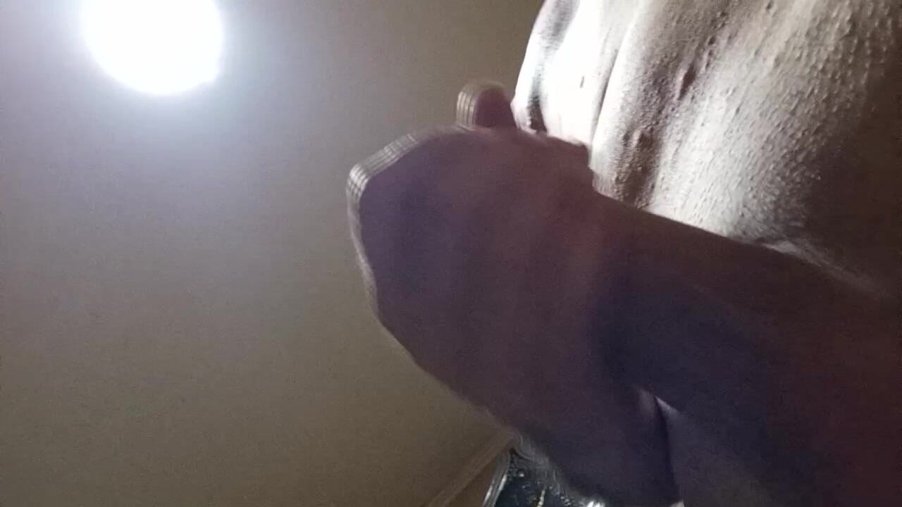 Puxando meu pau pensando em você