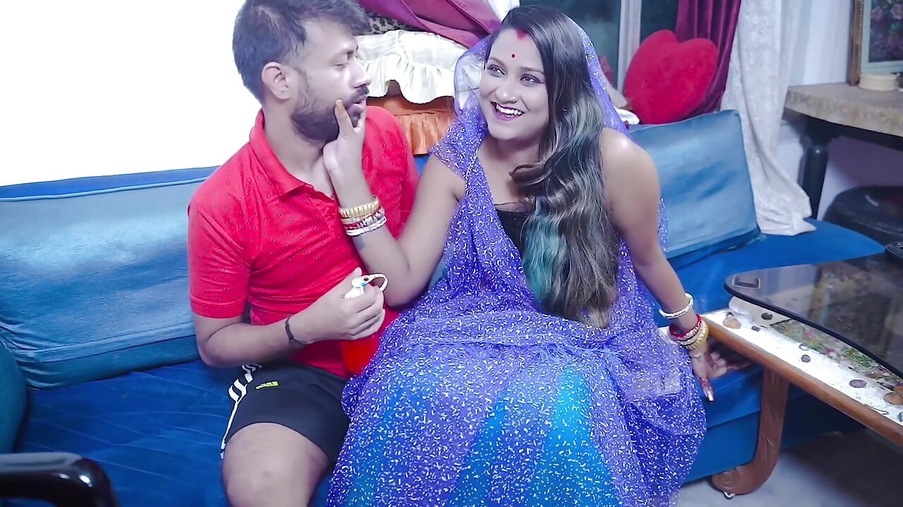 Biwi samjh kar soteli maa ko chod diya
