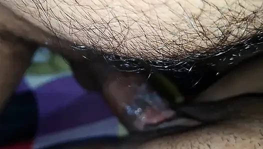 Ich habe meine halbe stiefschwester auf dem bett ohne höschen erwischt