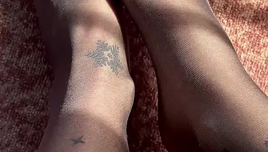 Seksi çoraplı sevimli topuklu ayakkabılar