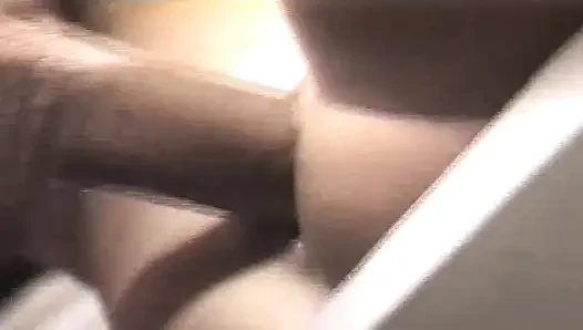 Büyük memeli olgun sarışın damlayan anal dölleme ile genişliyor