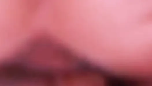Sert zıplıyor! Çılgın bir şekilde sert üyesine biniyor.