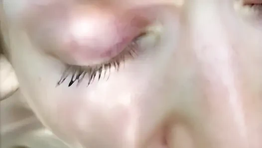 Cumshot di mulut gerakan lambat 60fps