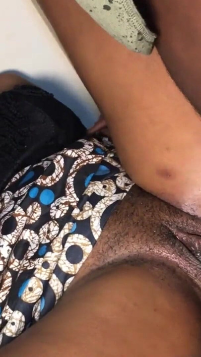 彼女は私のチンコが頭から頭から離れていると言ったクリップ1