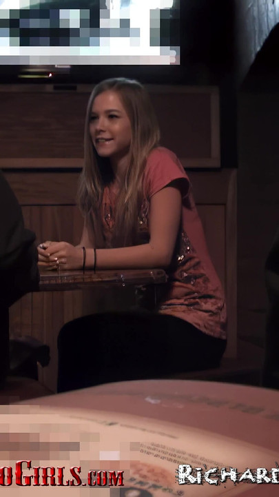 中だらけの膣が顔に精液を垂らす