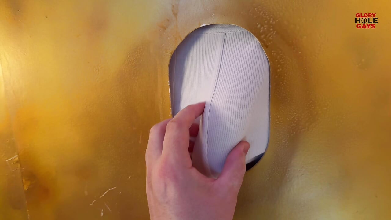 Spermaglas-Challenge am Gloryhole