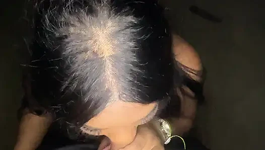 Adik tiriku menggodaku dan nyepong kontolku di pantai