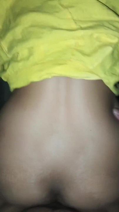 Aaj meri nightie sarka ke uppar ke chuda mujhe doggy style fucked my brother-in-law with his hand on my big ass, then loudly fucked my big pussy. | Clip 2